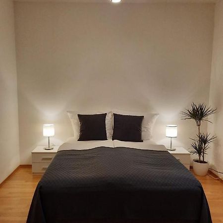 Apartment Prague-2 Rooms Free Parking ภายนอก รูปภาพ