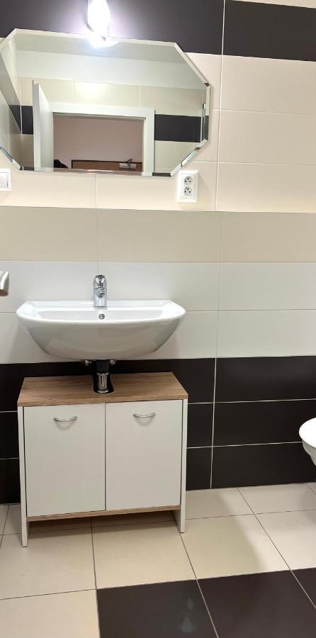 Apartment Prague-2 Rooms Free Parking ภายนอก รูปภาพ