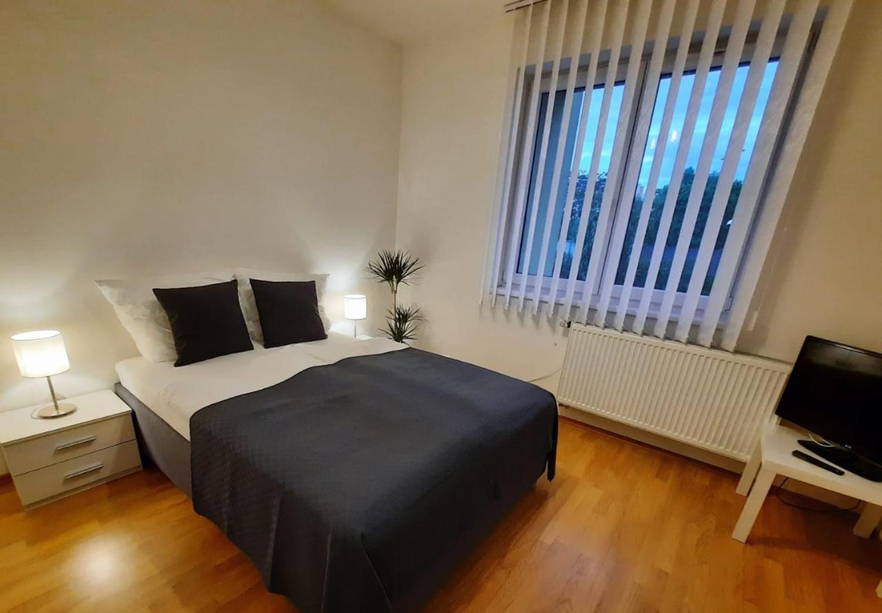 Apartment Prague-2 Rooms Free Parking ภายนอก รูปภาพ