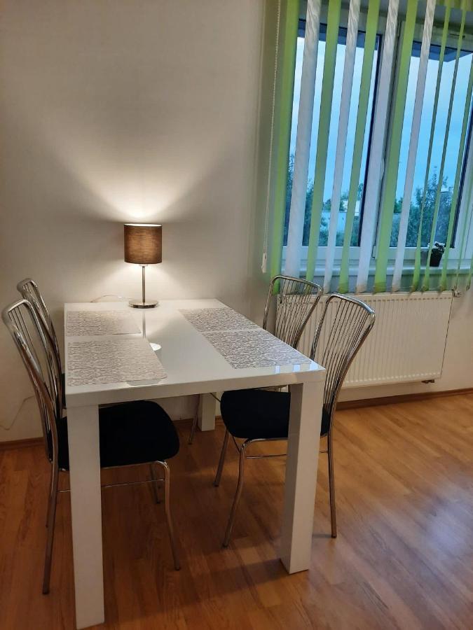 Apartment Prague-2 Rooms Free Parking ภายนอก รูปภาพ